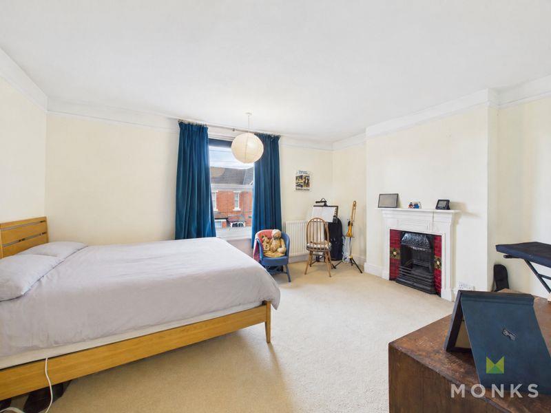 8 Holbache Road, Oswestry, SY11 1RP For Sale